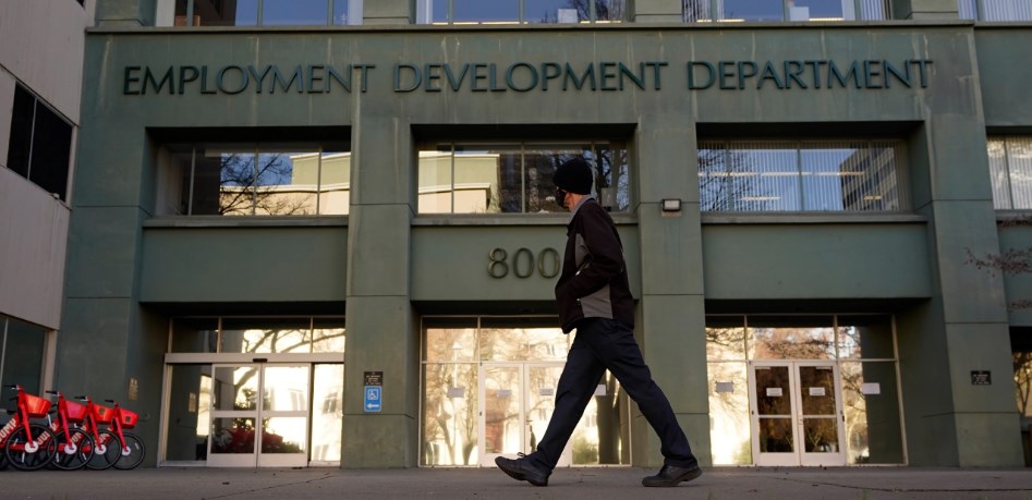 Solicitar y reclamar el seguro por desempleo de California.