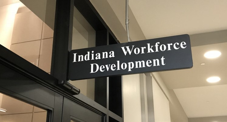 Pasos para solicitar y reclamar el seguro por desempleo de Indiana.